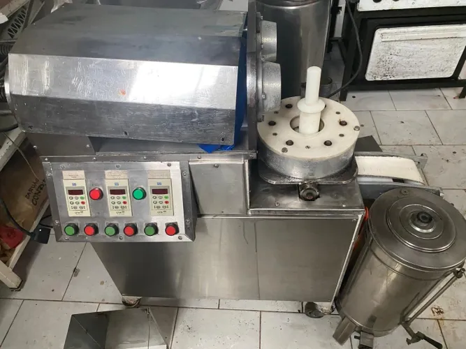 Máquina de fazer salgados, doces e nhoque