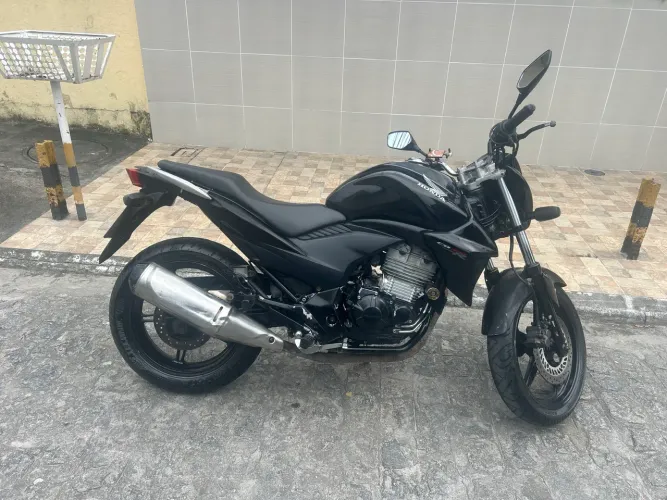 CB 300 R Preta 2013 / MOTIVO: MUDANÇA