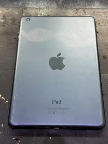 Ipad mini A1432 com vidro quebrado porem funcionado tudo