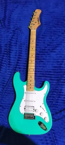 Guitarra Stratocaster Com Case Bag e Dois Cabos P10