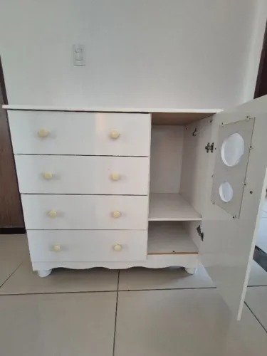 Cômoda Infantil Branca com 4 Gavetas e Nichos | Ótima para Organização Apenas Retirada