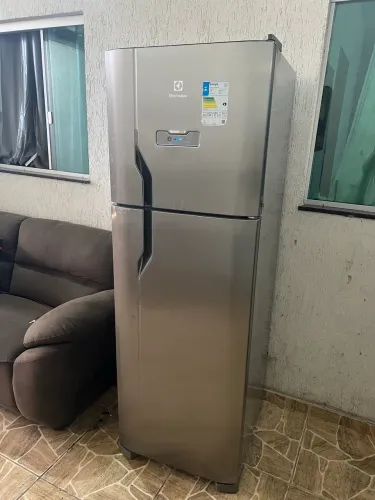 Geladeira Electrolux inox Frost free funcionando perfeita faço frete grátis