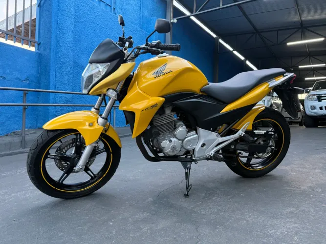 CB 300 2013 MUITO CONSERVADA FINANCIA ATÉ 48x