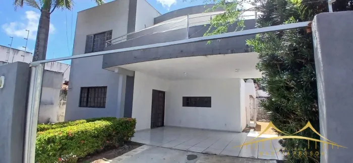 Casa Duplex em Candelaria 4/4 Sendo 02 Suites, 180m², 02 Vagas de Garagem