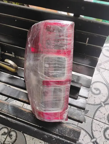 Vendo lanterna Ford Ranger somente lado esquerdo 