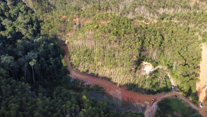 Terreno em pedra azul
