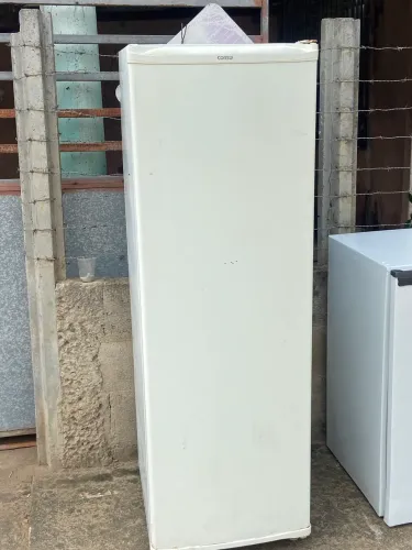 Geladeira toda boa só pega e usa gelando bem 