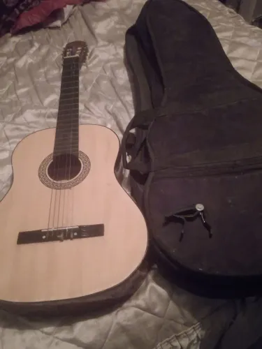 Violão e capa almofada