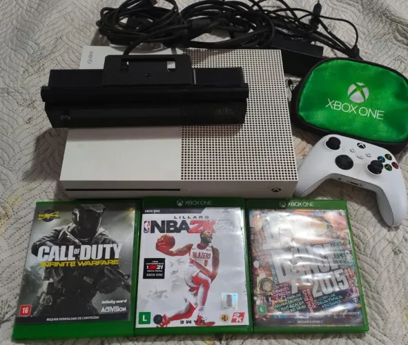 Vendo ou Troco Xbox One S 1TB Branco com Kinect completo