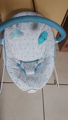 Vendo cadeirinha descanso só toca música
