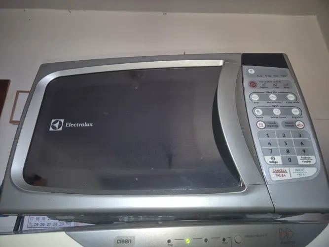 Micro-ondas usado Electrolux MA30S prata