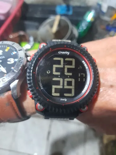 Vendo um relógio funcionando bem 