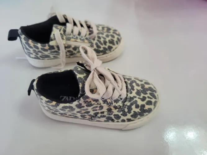 Tenis infantil de oncinha zara tam 22