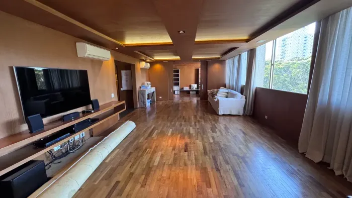Apartamento todo reformado no condominio Portal do Morumbi 3 suites 245 m²  3 vgs