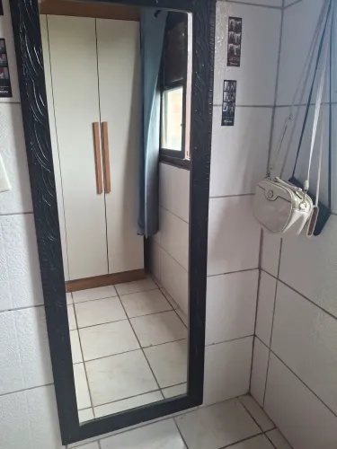Vendo espelho novo grande com moldura