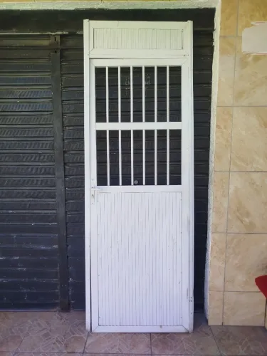 Porta de alumínio