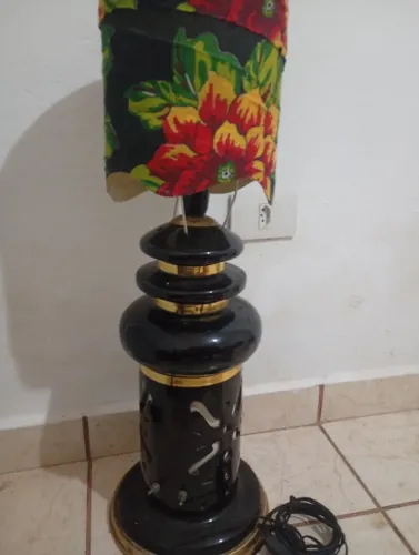 Abajur antigudade ' base toda em porcelana