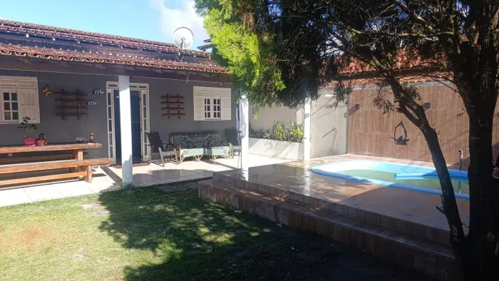Casa com piscina Temporada em Prado/Bahia