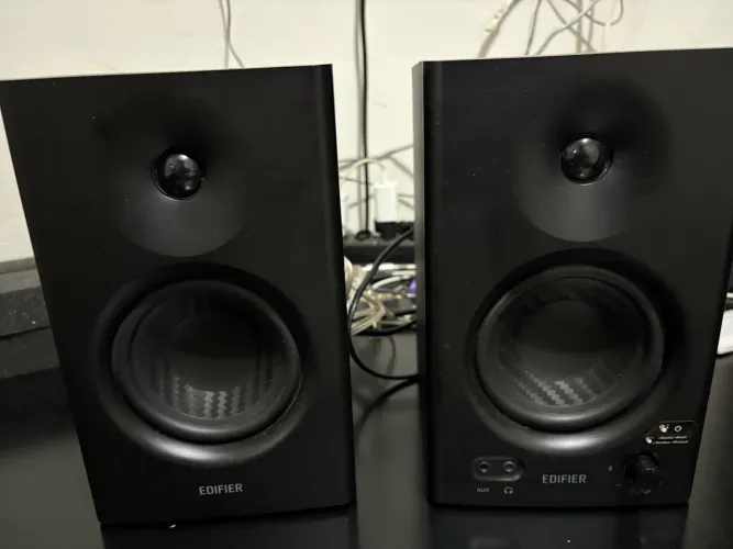Monitor de Áudio Edifier MR4