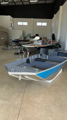 Canoa Presidente Náutica EX550 - 5,5m | Disponível em Anápolis