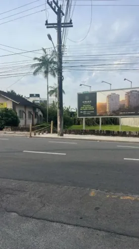 Terreno de esquina para venda na R XV de novembro, ponto comercial Bairro Glória