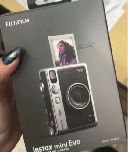 Câmera Instax Mini Evo Preta