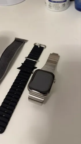 Apple Watch Series 8 de aço inoxidável e cristal de safira