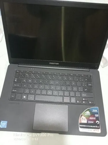 Vende-se Notebook positivo semi-novo valor 1450.00 tratar com Luiz *
