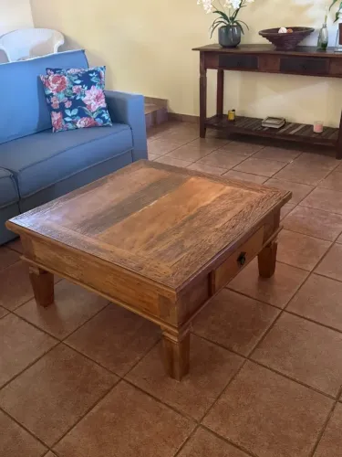 Mesa de Centro em madeira maciça - peça rara