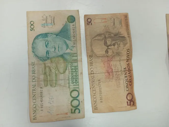 Cédulas antigas de dinheiro brasileiro