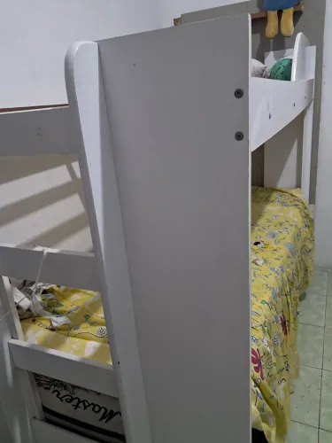 Cama de beliche sem colchão