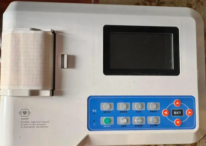Eletrocardiograma De 3 Canais Ecg300g Contec 12 Derivações
