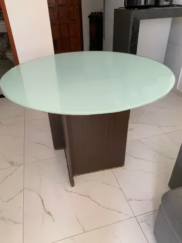 Mesa de jantar com ou sem base