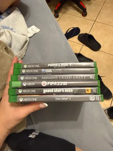 Xbox one + 2 controles Series S branco + 6jogos