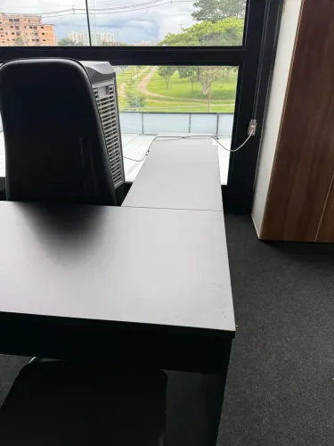 Mesa em L 150x150 C/2 gavetas *conferir cores disponíveis*