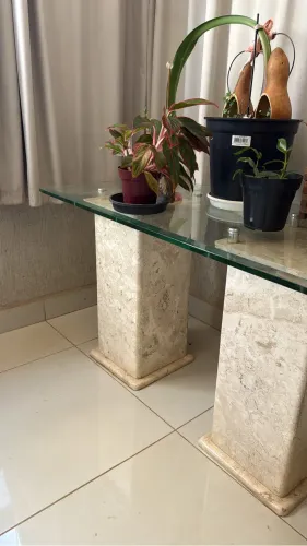Mesa de centro mármore e vidro