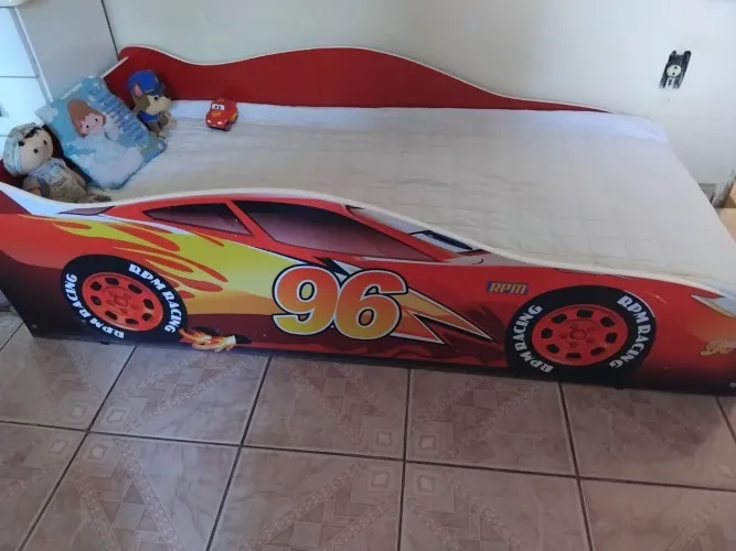 Cama Infantil Carro / Carrinho + Colchão (Relâmpago McQueen)
