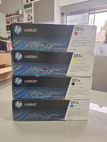 Cartucho de Toner HP 201A Original (código CF402A) R$300 cada