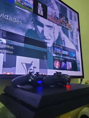 Playstation 4 fat 1TB 3 controles + jogos