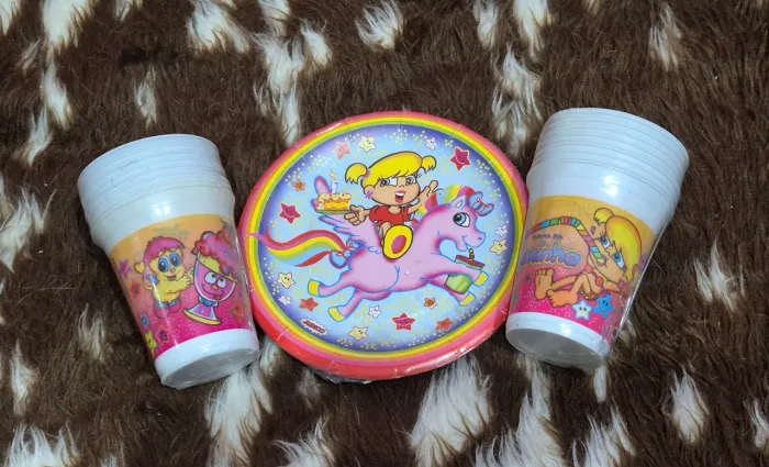Kit Festa Xuxa Xuxinha - Pratos e Copos Descartáveis - Artigos de Festa dos Anos 2000