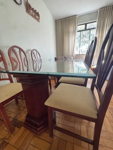 Mesa de jantar retangular de vidro