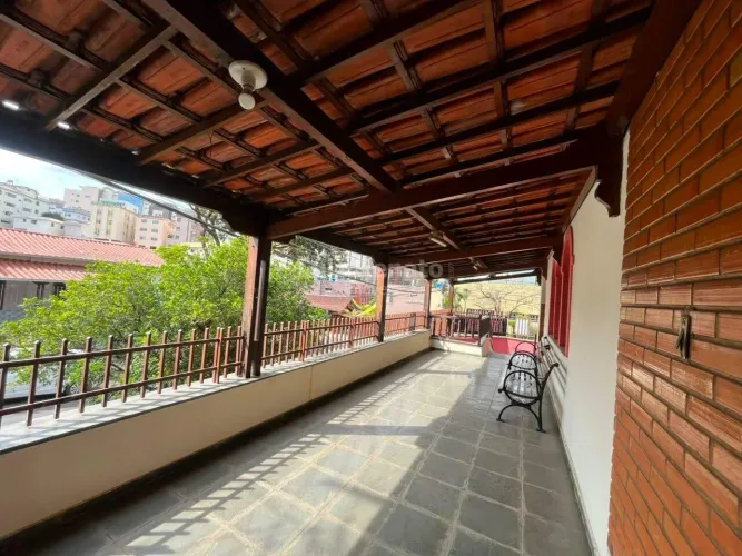 Casa para locação, 4 quartos com suíte, 460m² área no Cidade Nova