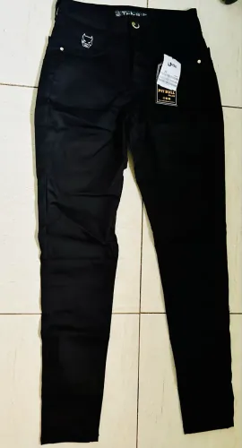 Calça preta