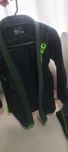 Kimono jiu-jitsu M4 preto