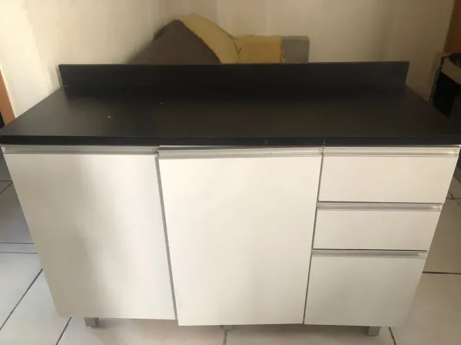 Vendo um gabinete 2 porta e 3 gaveta