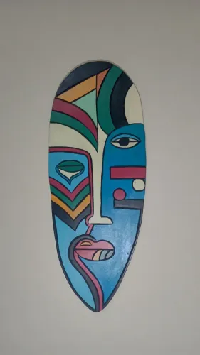Quadro de madeira esculpido e pintado a mão 