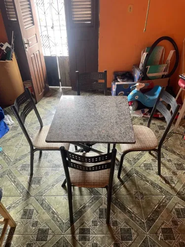 ? Mesa de Mármore + 4 Cadeiras - Elegância e Qualidade para sua Casa!