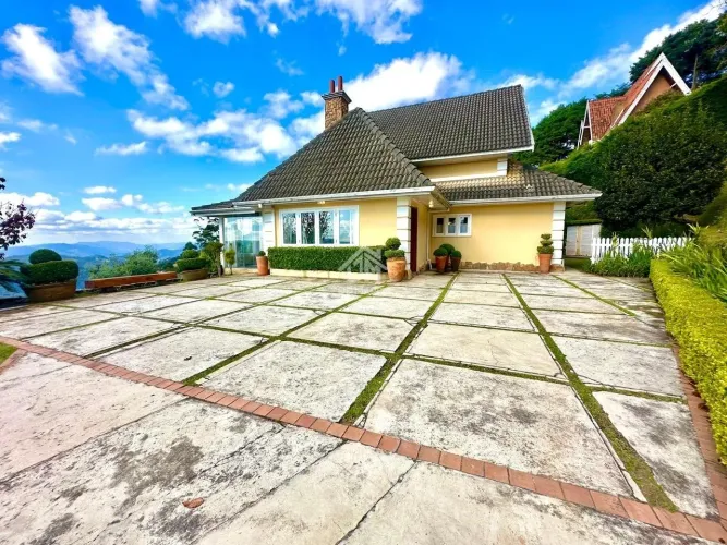Casa em condomínio à Venda em Campos do Jordão- 04 suítes vista panorâmica