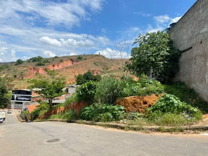 Lote Esquina (Escriturado) 405 m2 próximo a 900m da Prefeitura do Paraíso