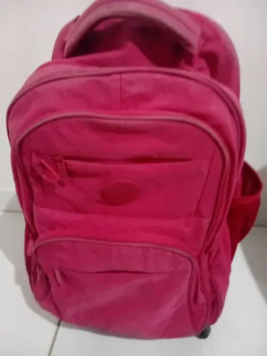 Vendo mochila seminova grande de carinho e costas